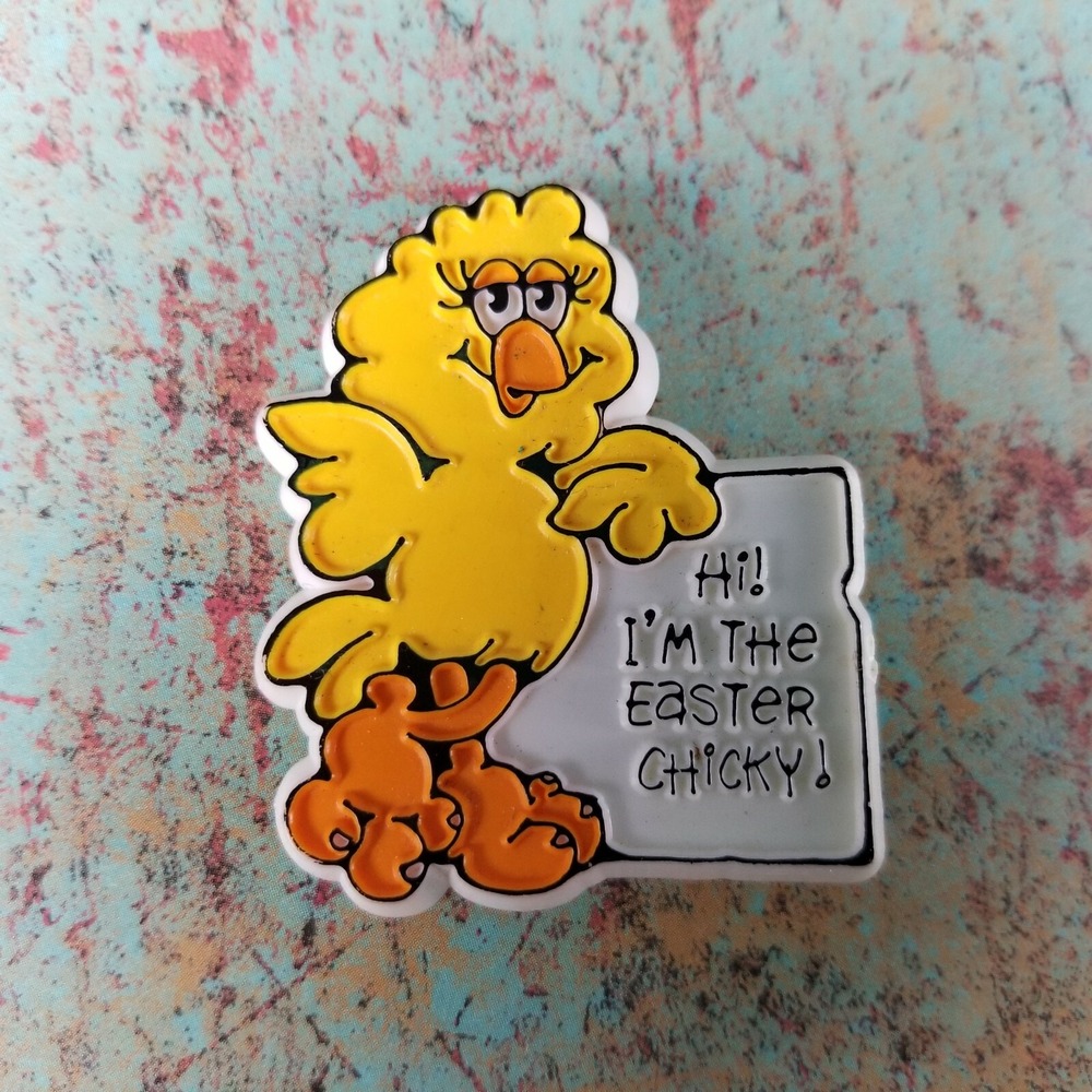 Vintage Signed Hallmark Cards Pin Hi I'm The Easter Chicky Yellow Chick Plastic - Picture 1 of 4